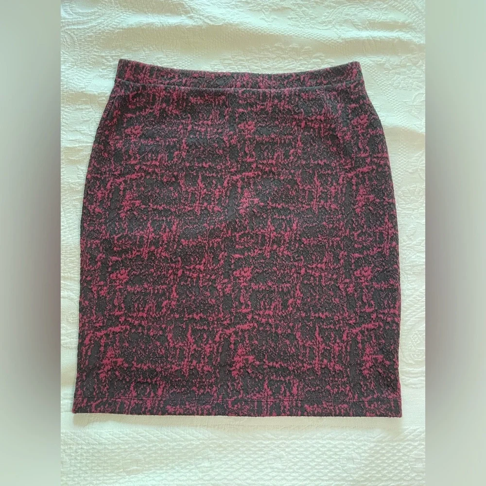 NWT Liz Claiborne Black and Pink Knee-Length Pencil Skirt